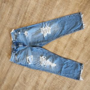 🆕️ American Eagle distressed mom Jean